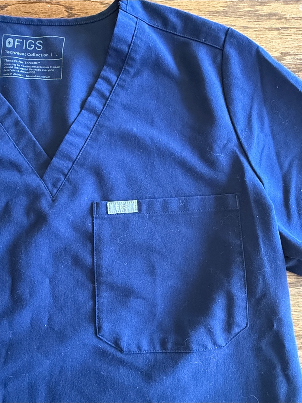 Figs Women’s Scrub Set in Navy Blue - Picture 4 of 9